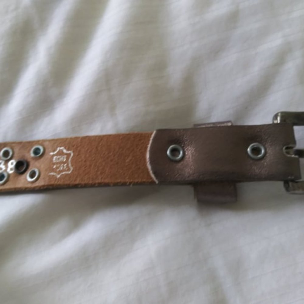 New dark bronze studded leather belt size L - Picture 3 of 3